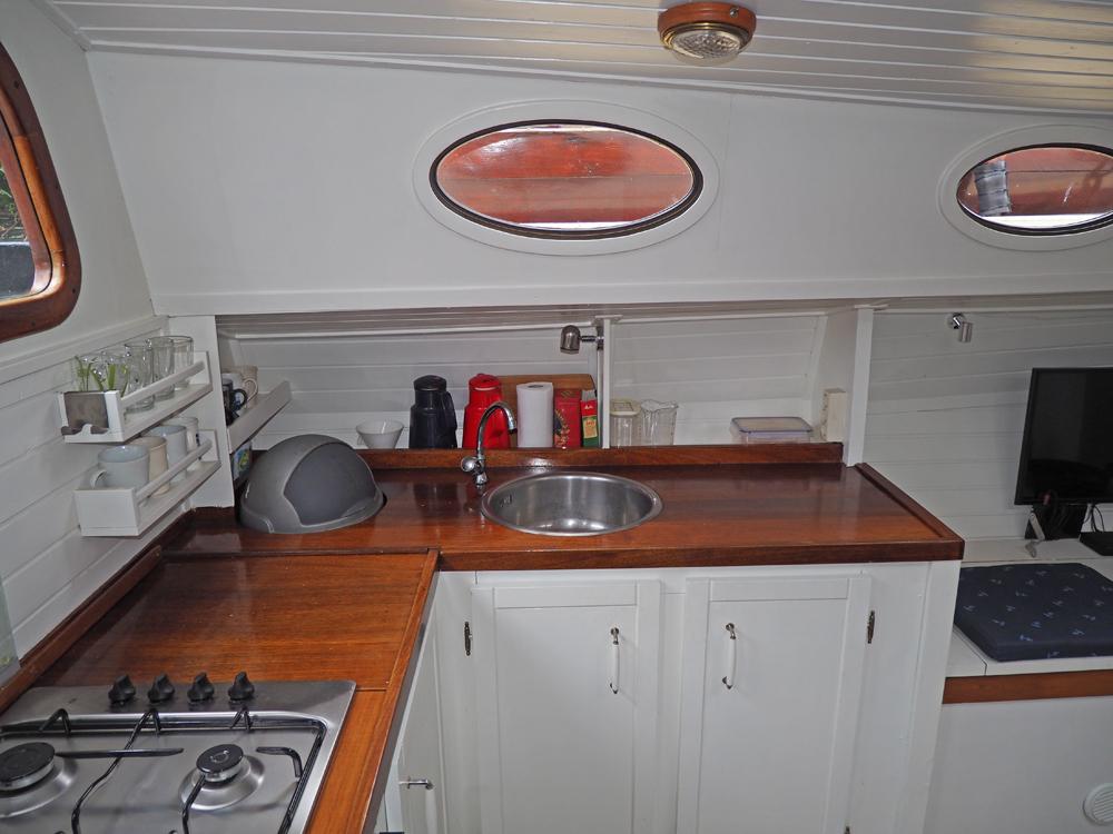 Saloon, Accommodation